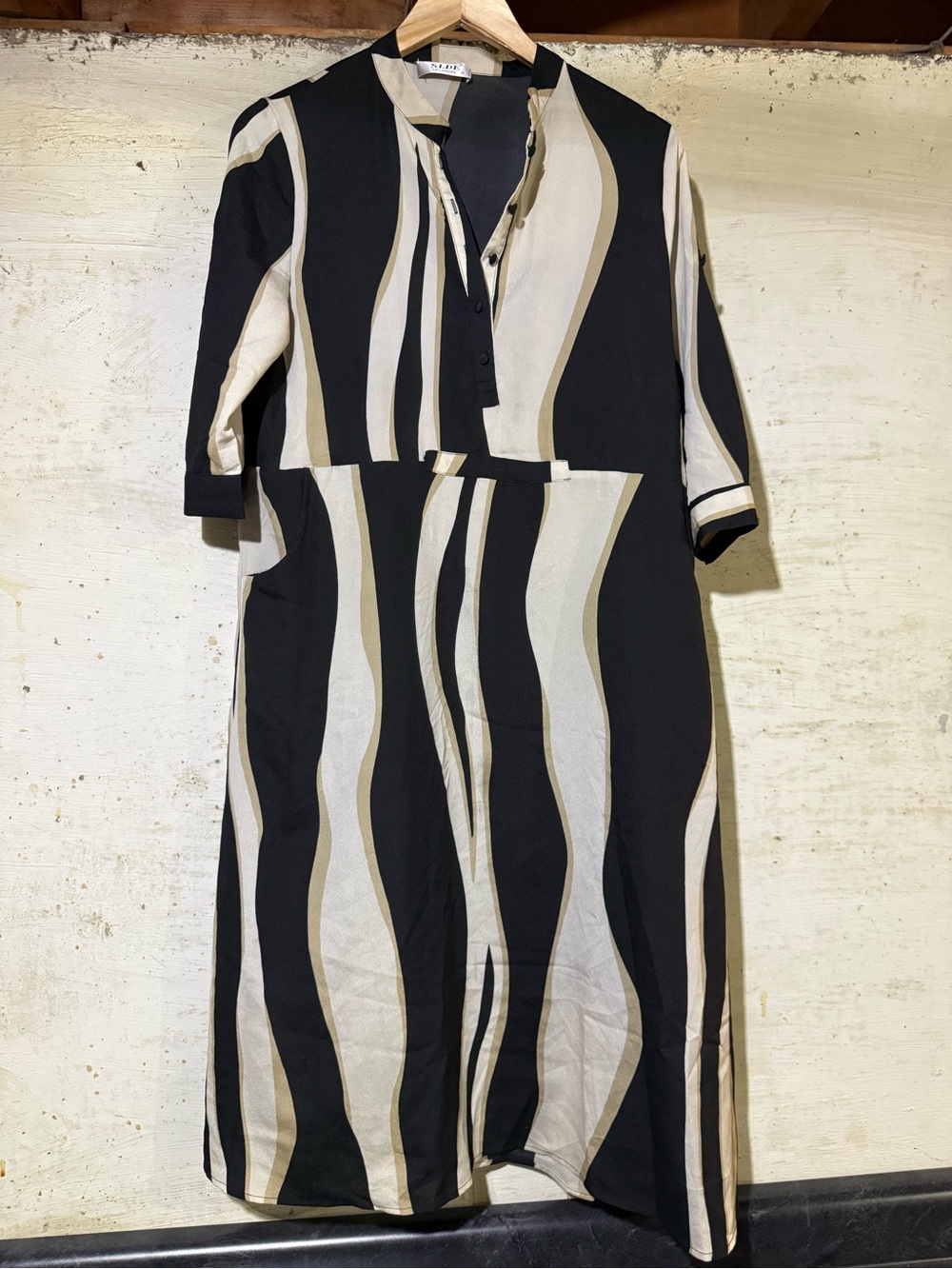 Abstract Retro 70s Revival XL Dress Cream Black Beige Corpcore Midi Office Wavy